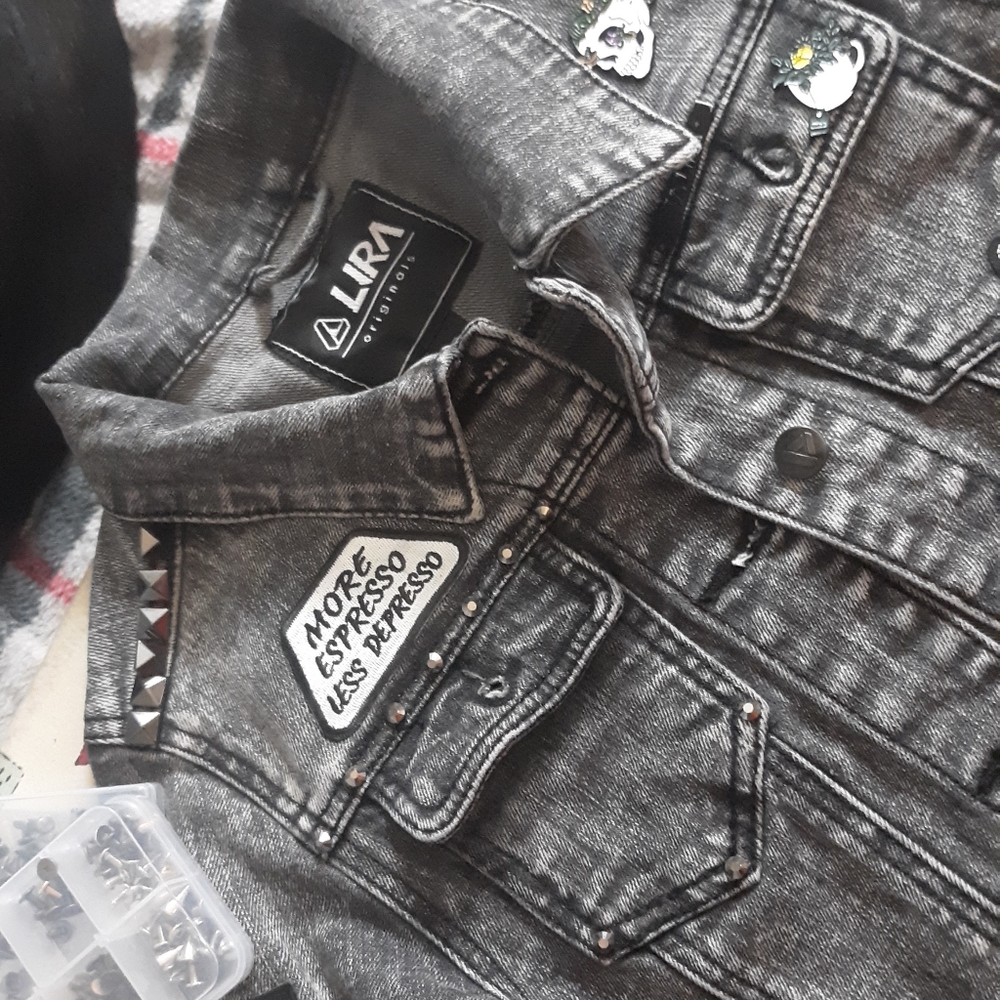 SOLD! DEATH BY COFFEE! Caffine lovers custom vintage acid washed denim jacket!!! - Picture 4 of 11